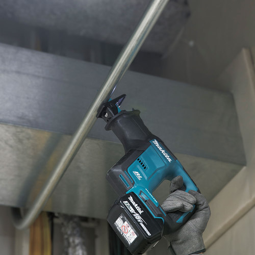 Serra Sabre a bateria 18 volts com 2 baterias e maleta - DJR188RFJ  110V/220V