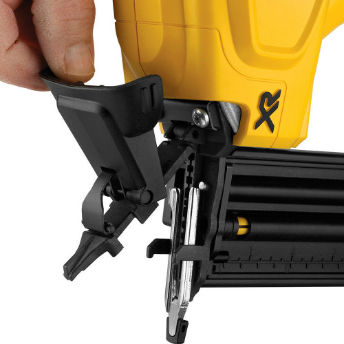 Pinador 18GA a bateria 20V Brushless Sem bateria - DCN680B Pinador 18GA a bateria 20V Brushless Sem bateria - DCN680B