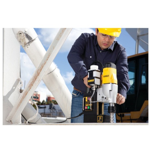 Furadeira com base magnética 1150 watts 2 velocidades mecânicas - DWE1622K 220V Furadeira com base magnética 1150 watts 2 velocidades mecânicas - DWE1622K 220V