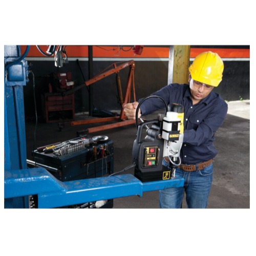 Furadeira com base magnética 1150 watts 2 velocidades mecânicas - DWE1622K 220V Furadeira com base magnética 1150 watts 2 velocidades mecânicas - DWE1622K 220V