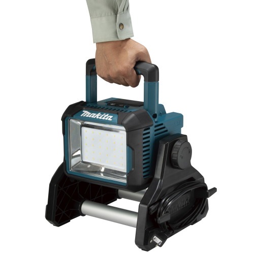 Refletor led híbrido a bateria 18V e 220V 3000 lúmens Sem Bateria - DML811 220V Refletor led híbrido a bateria 18V e 220V 3000 lúmens Sem Bateria - DML811 220V