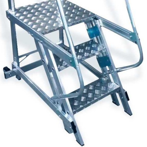 Escada plataforma de alumínio 0.75 m c/ 2 degraus + patamar Escada plataforma de alumínio 0.75 m c/ 2 degraus + patamar