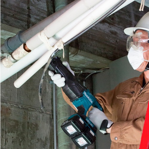 Serra sabre a bateria 36V 5Ah Brushless com maleta - DJR360RT2 110V/220V Serra sabre a bateria 36V 5Ah Brushless com maleta - DJR360RT2 110V/220V