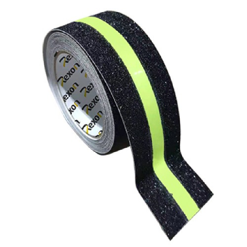 Fita antiderrapante preta com faixa fotoluminescente 50mm x 5m Fita antiderrapante preta com faixa fotoluminescente 50mm x 5m