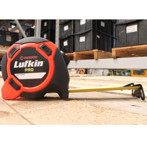 Trena com fita de a�o 25 mm x 8 m com trava - L600