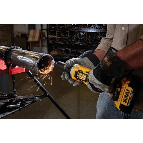 Retificadeira a bateria 20 volts Brushless com 2 baterias - DCG426B 220V Retificadeira a bateria 20 volts Brushless com 2 baterias - DCG426B 220V