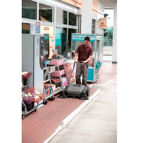 Varredeira de piso manual produ��o de 3680 m�/h com dupla escova - KM70/20 C