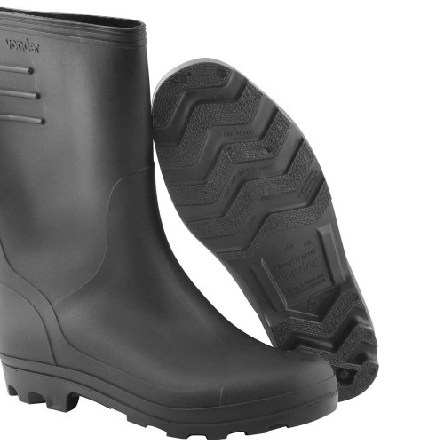 Bota de PVC preta cano mdio sem forro