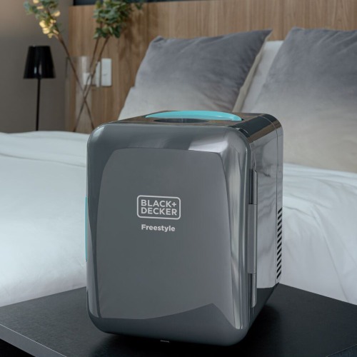 Mini geladeira porttil 4L eltrica bivolt e 12 volts com funo aquecer - MR60 Freestyle  110V/220V