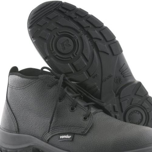 Botina em couro sinttico com cadaro