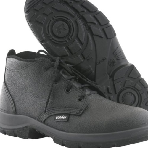 Botina em couro sinttico com cadaro