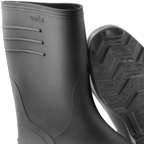 Bota de PVC preta cano mdio sem forro 