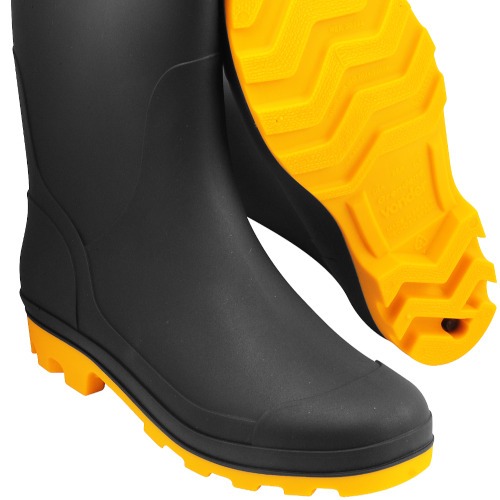 Bota de PVC preta com solado amarelo cano médio com forro Bota de PVC preta com solado amarelo cano médio com forro