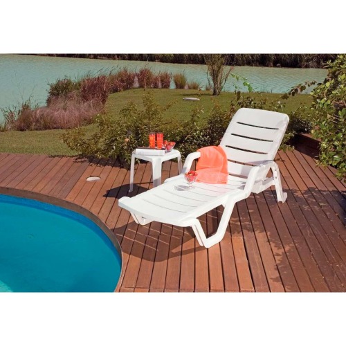 Espreguiçadeira em polipropileno 4 posições branca - Leblon Espreguiçadeira em polipropileno 4 posições branca - Leblon