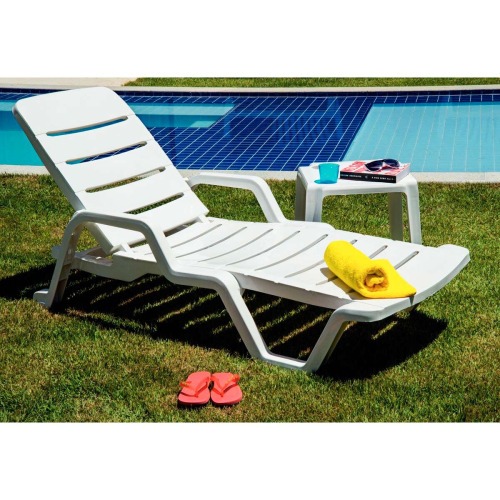 Espreguiçadeira em polipropileno 4 posições branca - Leblon Espreguiçadeira em polipropileno 4 posições branca - Leblon