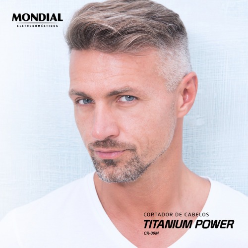 Máquina de cortar cabelo com maleta e acessórios Titanium Power - CR-09M  110V Máquina de cortar cabelo com maleta e acessórios Titanium Power - CR-09M  110V