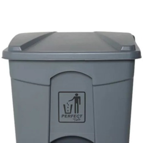 Lixeira plstica com pedal 35 litros