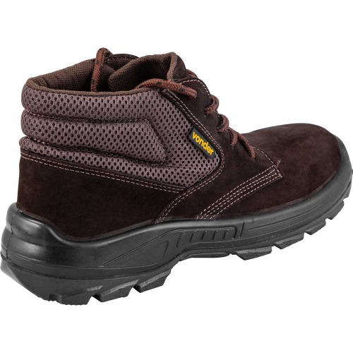 Botina em couro nobuck com cadaro sem biqueira