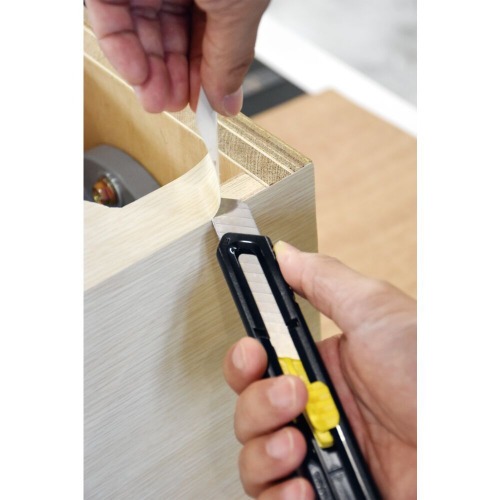 Estilete largo 18 mm com trava automática Estilete largo 18 mm com trava automática