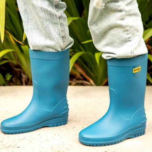 Bota de PVC azul com forro    