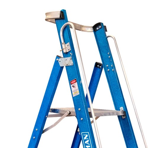 Escada plataforma fibra de vidro 4 degraus 1,5 m com rodas e corrimão - PAF150 Escada plataforma fibra de vidro 4 degraus 1,5 m com rodas e corrimão - PAF150