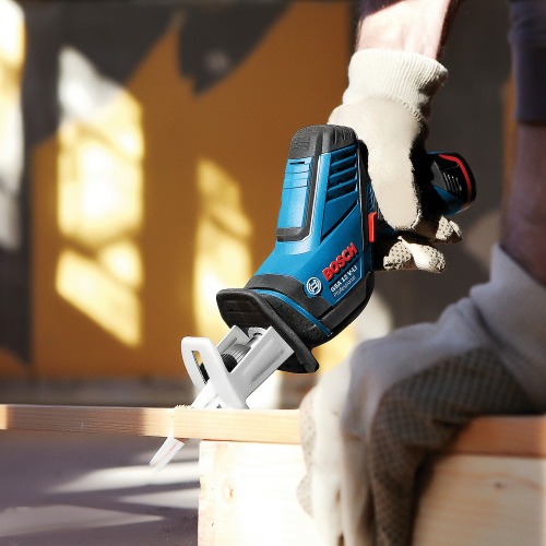 Serra sabre a bateria 12V com 2 l�minas Sem bateria - GSA 12V-LI