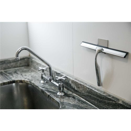 Rodo de aço inox 250 mm com suporte para fixação Rodo de aço inox 250 mm com suporte para fixação