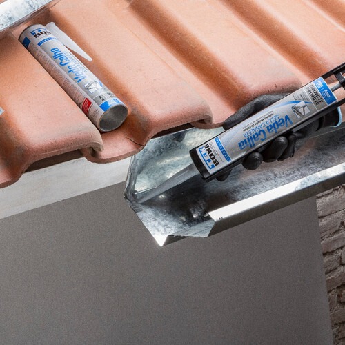 Adesivo vedador de calha com 280 gramas